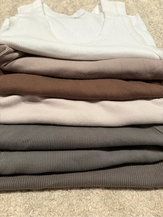 Brandy Melville Tops - 7 brandy tanks
